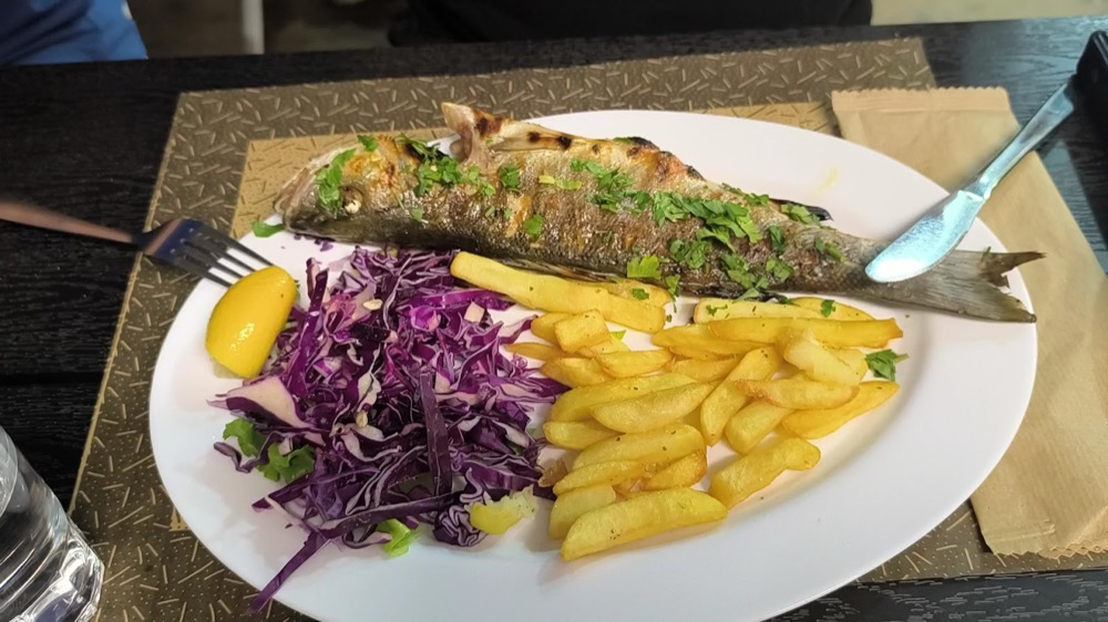 Grilled fish with fries